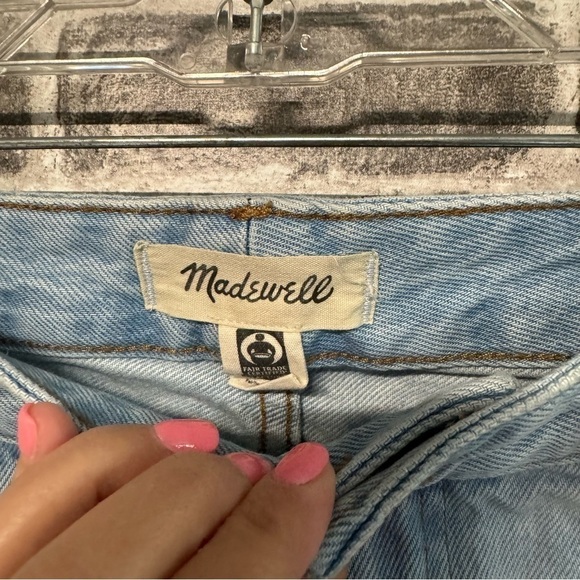 Madewell relaxed denim shorts cut off light wash - Picture 4 of 9